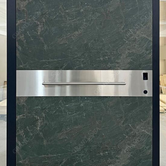 Aluminum pivot door entrance