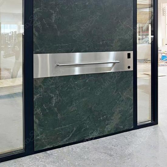 Aluminum pivot door entrance