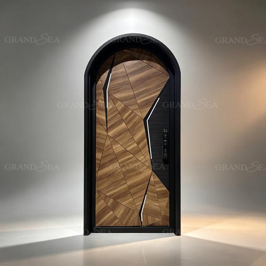 portes cintrées en bois sculpté