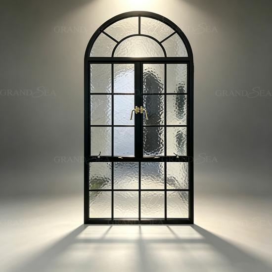 Fenêtres à guillotine cintrées en verre dépoli