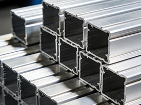 Avantages des portes en alliage d'aluminium dans les projets de construction de villas résidentielles